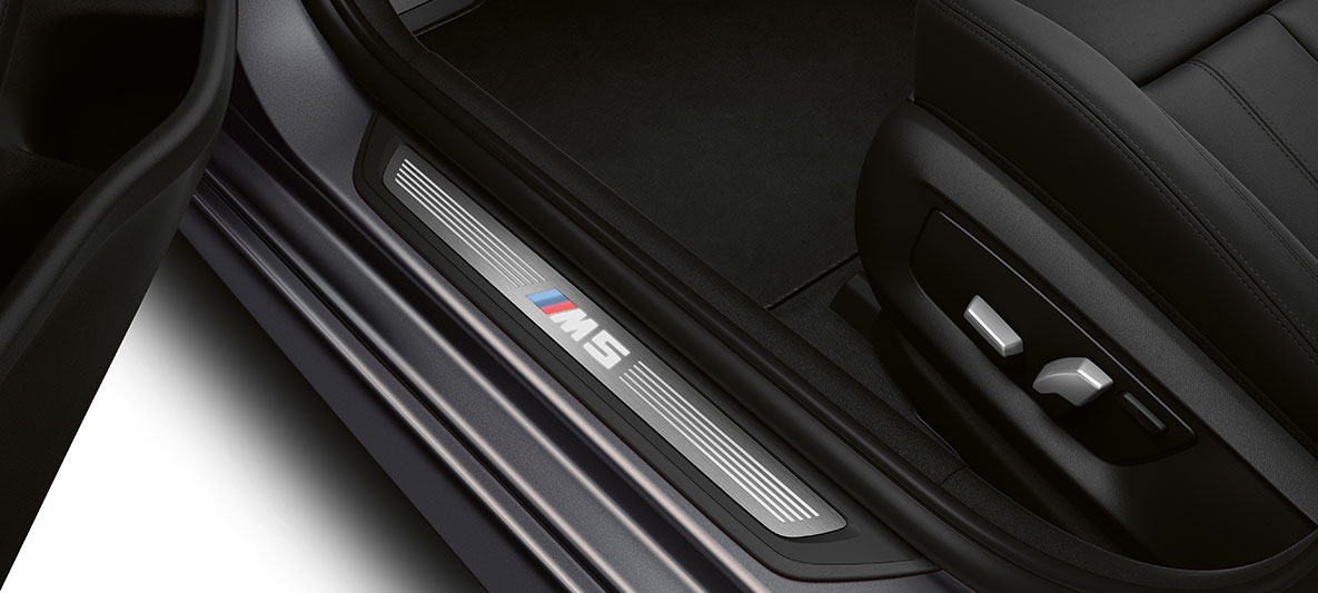 Instegslister med M5-logo BMW M5 Competition F90 LCI Facelift 2020 Kupé Instegslister med M5-logo BMW M5 Competition F90 LCI Facelift 2020 Kupé