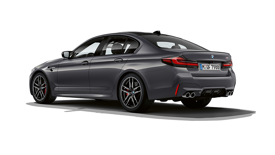 BMW M5 F90 LCI Facelift 2020 BMW Individual Brands Hatch Grå metallic sedd bakifrån