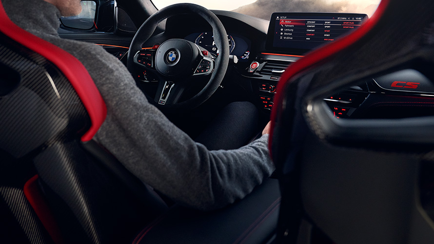 BMW M5 CS F90 2021 kupé förarplats med förare 