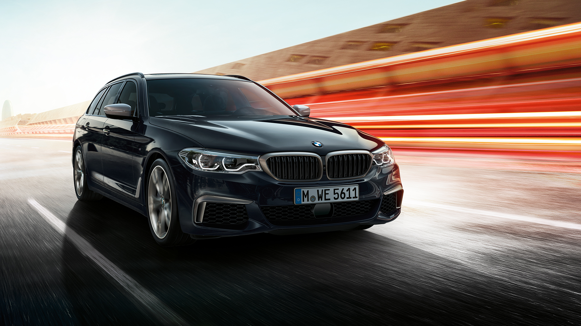 BMW njurar BMW M550d xDrive Touring BMW njurar BMW M550d xDrive Touring G31 Azuritsvart metallic närbild Front