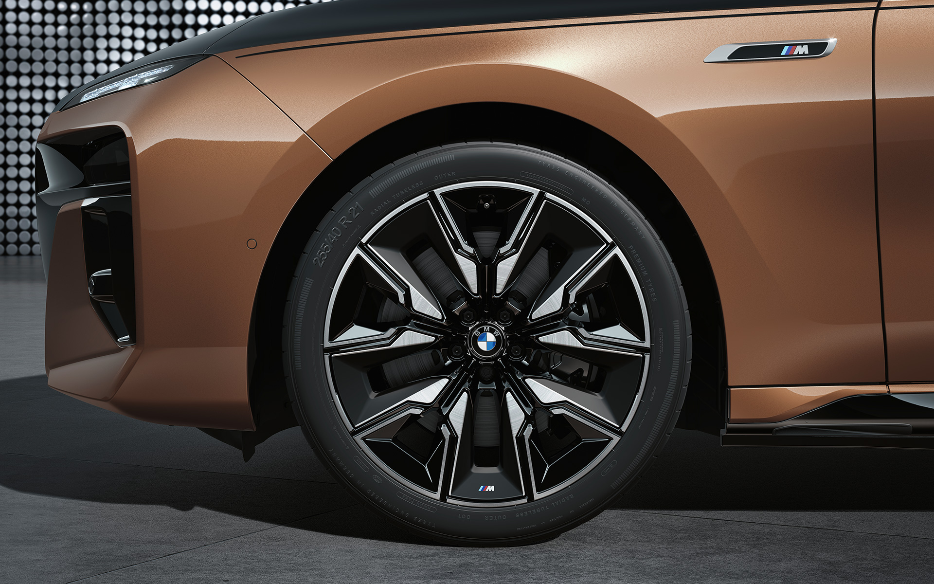 BMW i7 M70 xDrive Sedan G70 21" M aerodynamikfälgar 909 M Multicolor