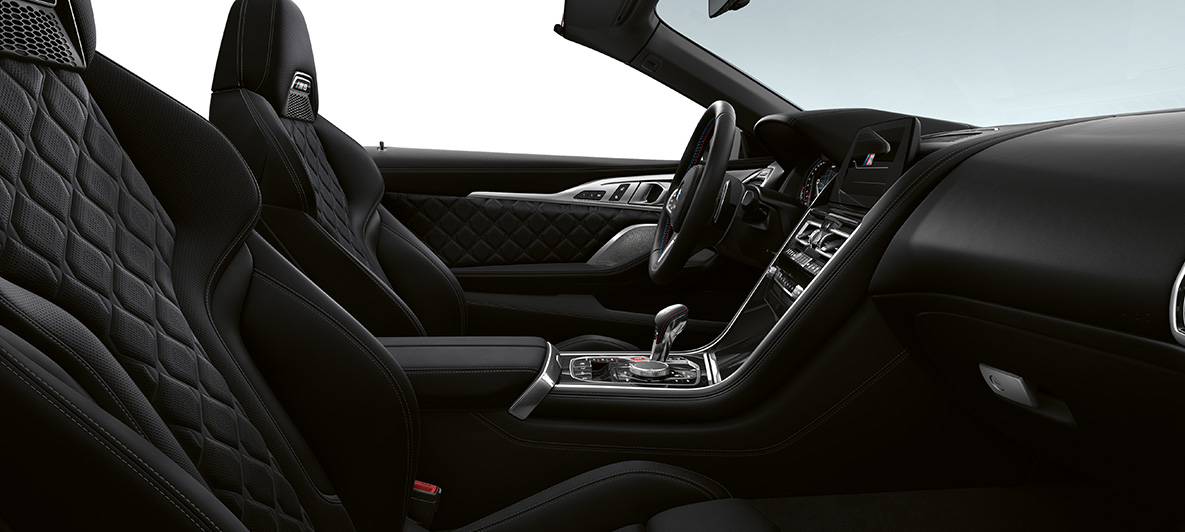 Helläder Merino | Svart och BMW Individual Interiörlister Pianolack Svart. BMW M8 Competition Cabriolet, Interiör i helläder Merino | Svart och BMW Individual Interiörlister Pianolack Svart.