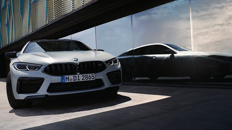 Tekniska data BMW M8 Competition Gran Coupé F93 LCI Facelift 2022 BMW M8 Competition Gran Coupé F93 LCI Facelift 2022 BMW Individual Frozen Brilliant White metallic framifrån tekniska data