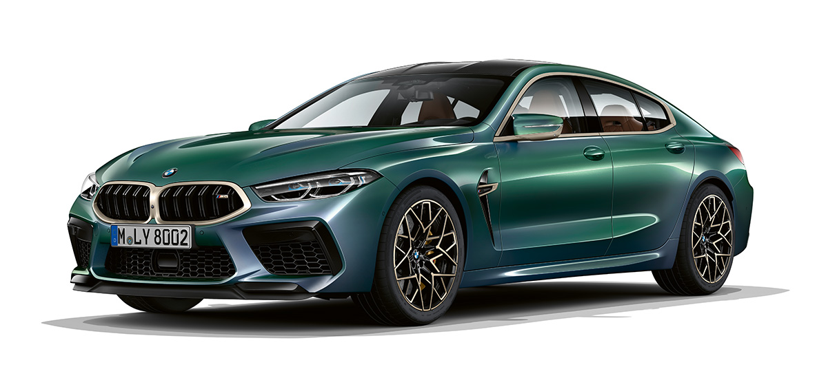 BMW M8 Gran Coupé First Edition trefjärdedelsvy framifrån BMW M8 Gran Coupé First Edition F93 2020 BMW Individual Aurora Diamond Green metallic, trefjärdedelsvy framifrån