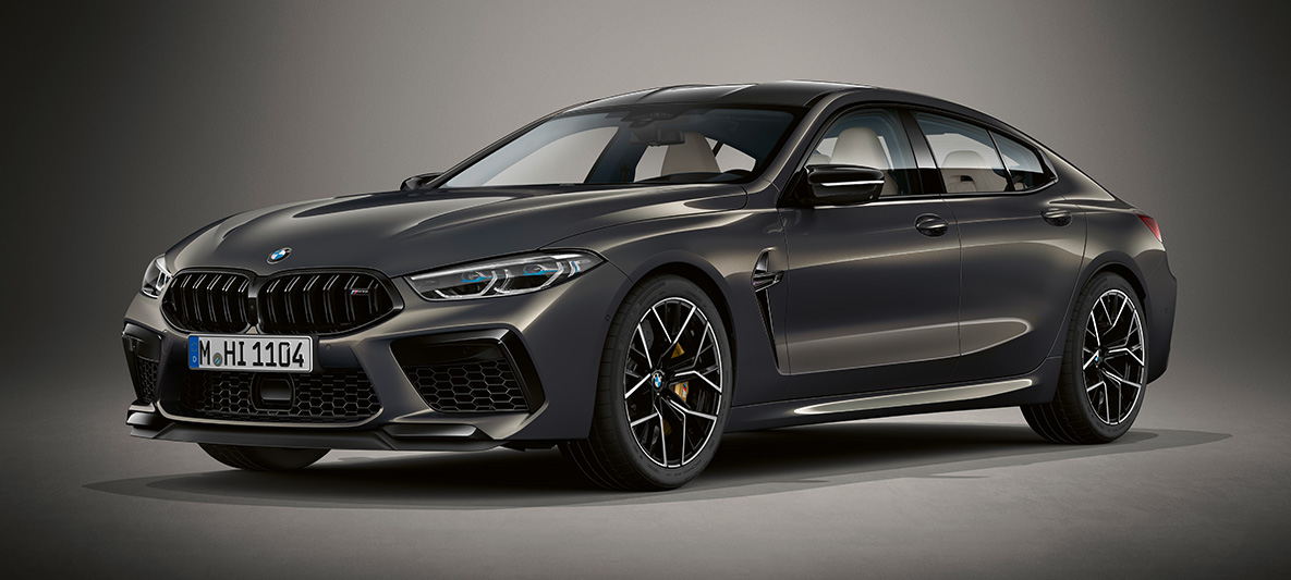 BMW M8 Competition Gran Coupé BMW Individual Dravitgrå metallic. BMW M8 Competition Gran Coupé trefjärdedelsvy framifrån F93 2020 BMW Individual Dravitgrå metallic trefjärdedelsvy framifrån