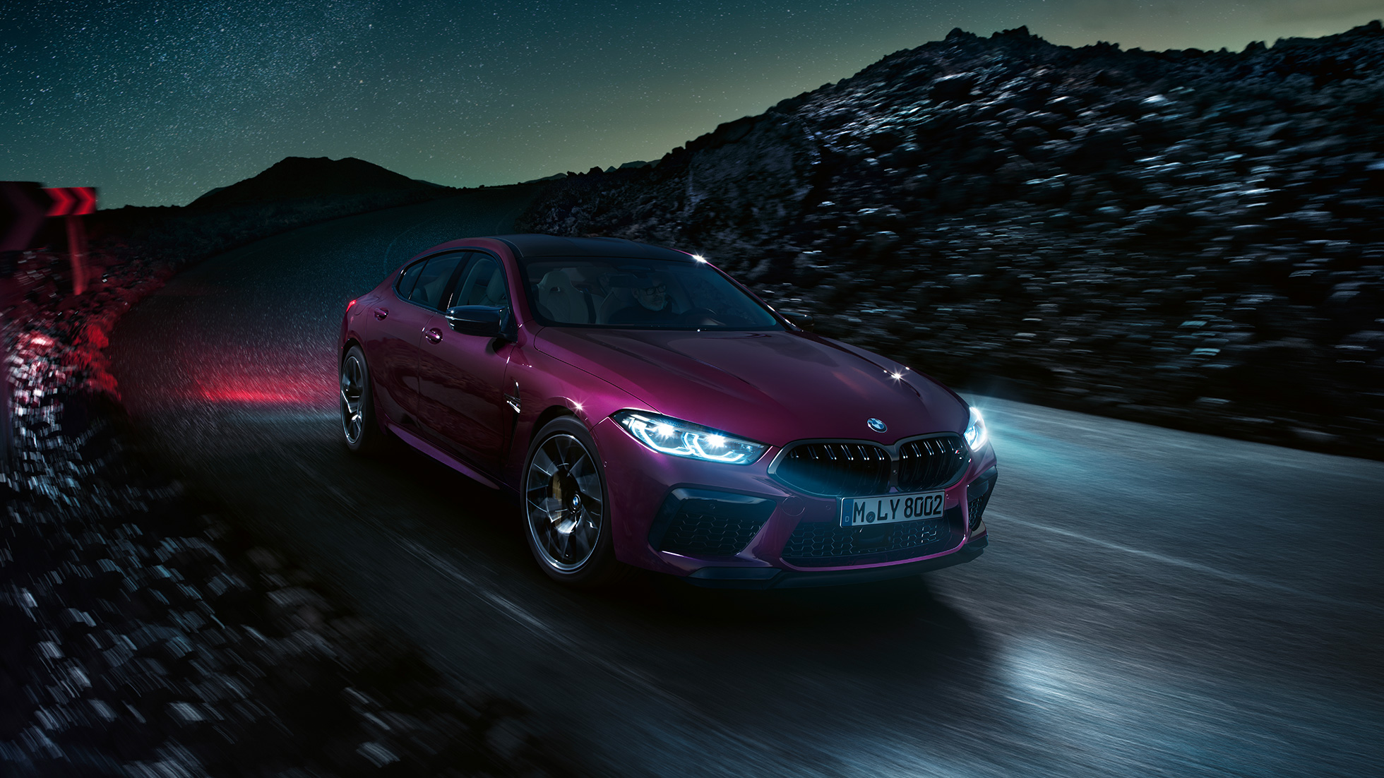BMW M8 Competition Gran Coupé, trefjärdedelsvy framifrån BMW M8 Competition Gran Coupé F93 2020 BMW Individual Ametrin metallic trefjärdedelsvy framifrån