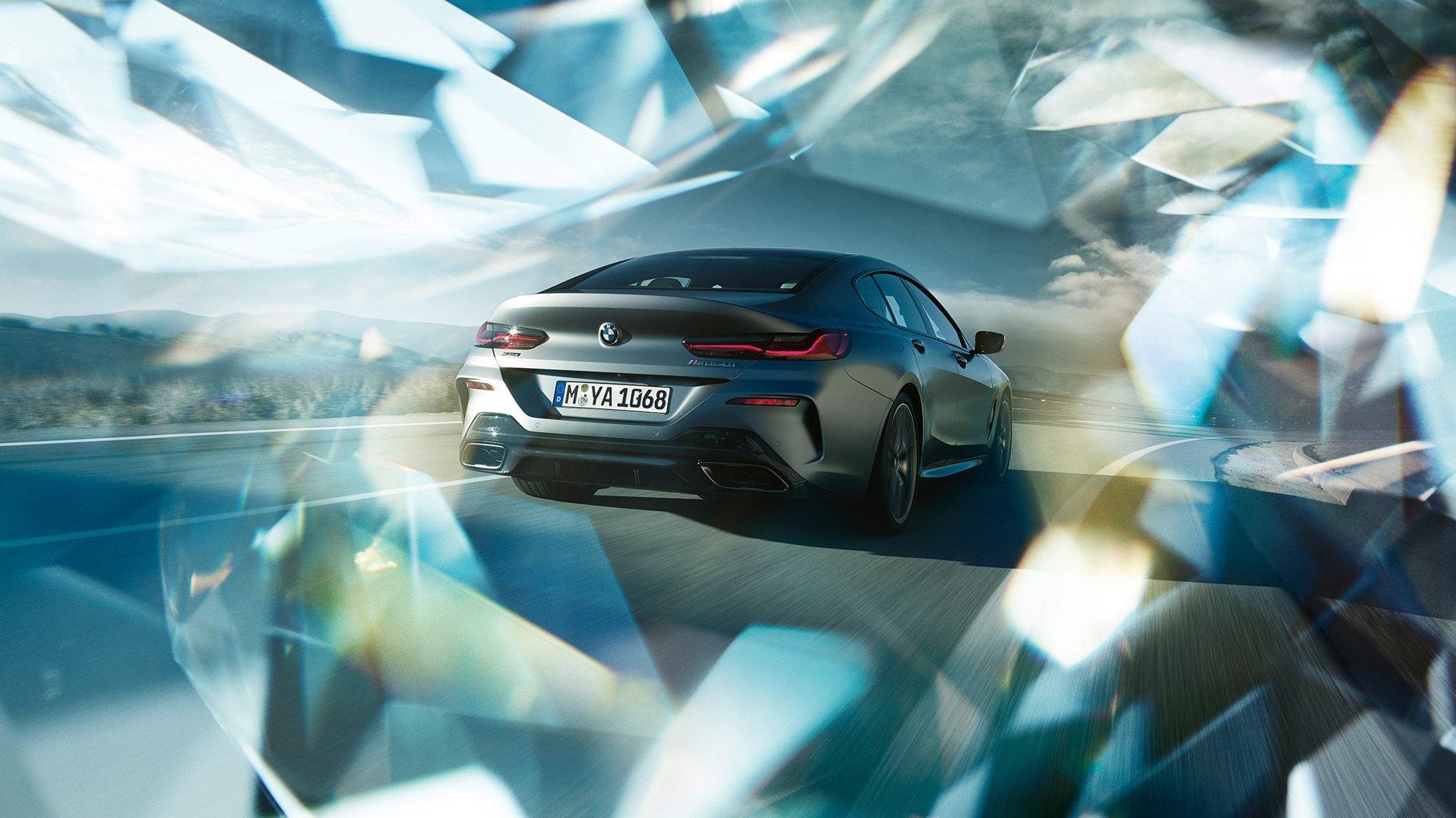 BMW M850i xDrive Gran Coupé trefjärdedelsvy bakifrån BMW M850i xDrive Gran Coupé G16 2019 BMW Individual Frozen Bluestone metallic trefjärdedelsvy bakifrån