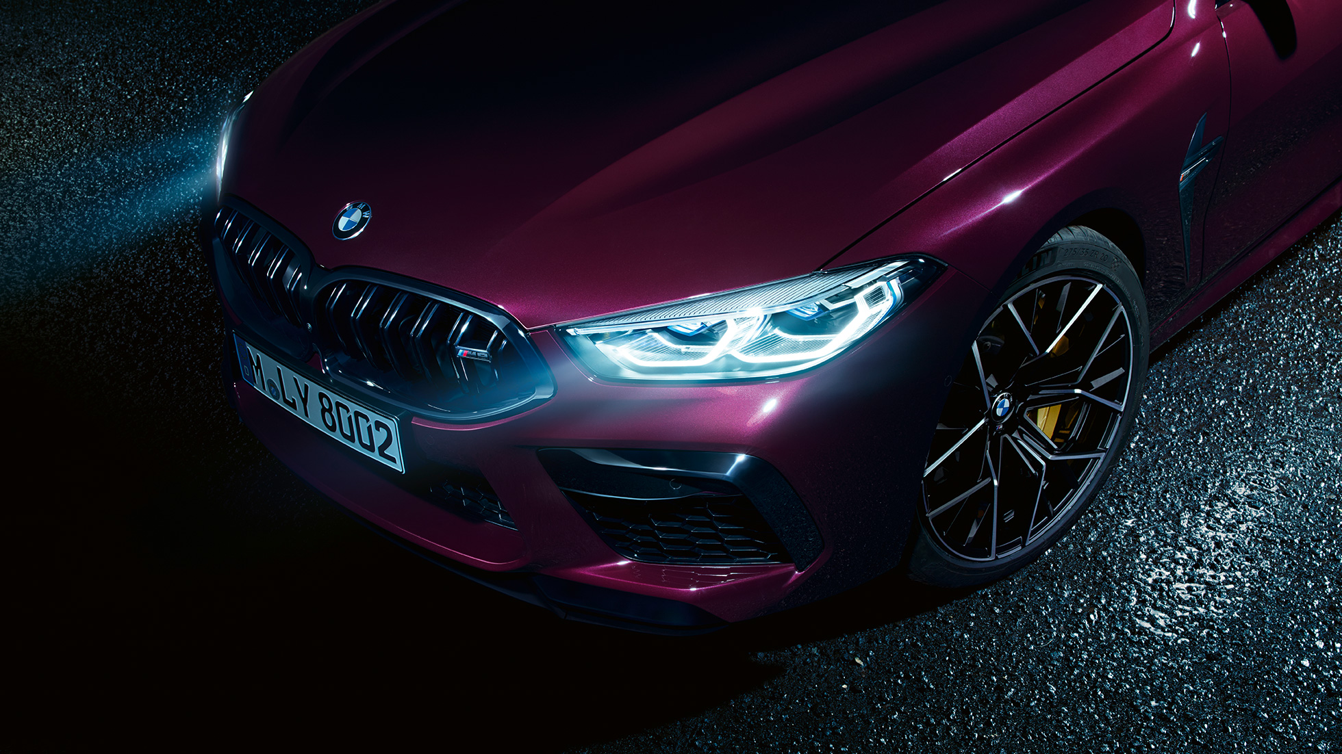 BMW M8 Competition Gran Coupé närbild snett framifrån BMW M8 Competition Gran Coupé med BMW Laserlight F93 2020 BMW Individual Ametrin metallic närbild snett framifrån