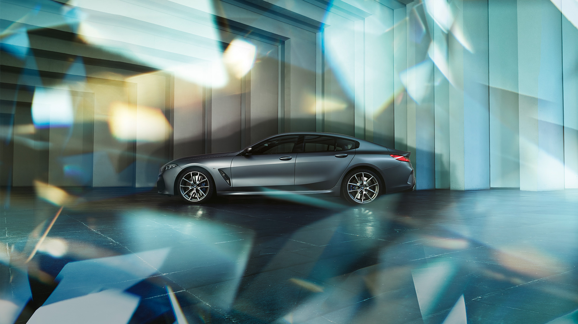 Coupé-silhuett BMW M850i xDrive Gran Coupé Coupé-silhuett BMW M850i xDrive Gran Coupé G16 2019 BMW Individual Frozen Bluestone metallic trefjärdedelsvy från sidan