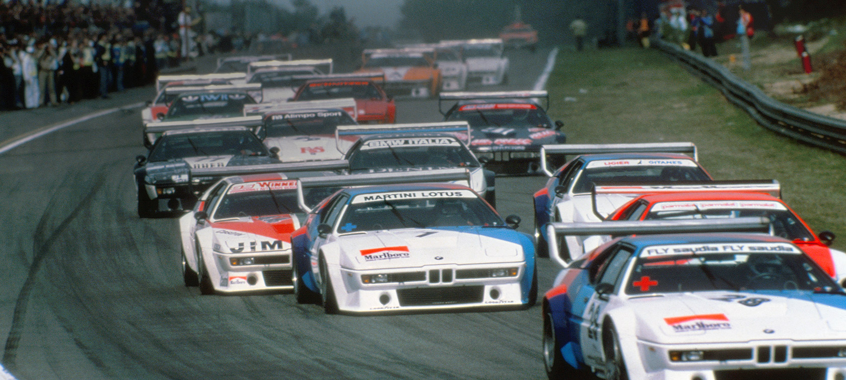 BMW M-fordon körande på tävlingsbana BMW M-modeller BMW M-fordon körande på tävlingsbana