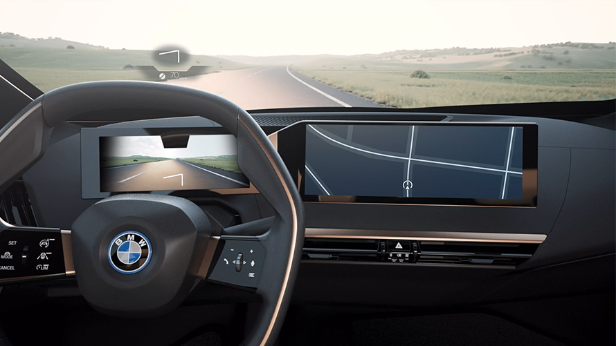 Blick från BMW invändig utrustning med ratt Blick från BMW invändig utrustning med ratt mot en väg