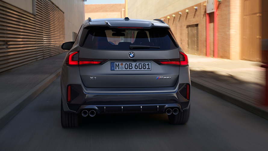 BMW X1 M35i xDrive BMW X1 M35i xDrive sedd bakifrån körandes