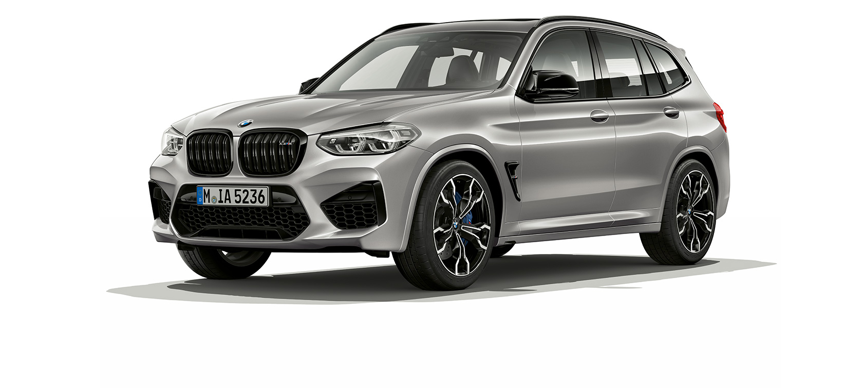 BMW X3 M Competition, Trefjärdedels vy framifrån. BMW X3 M Competition i Doningtongrå metallic, Exteriör, Trefjärdedels vy framifrån.