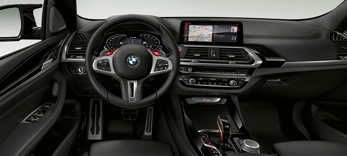 BMW X3 M, M lädersportratt. BMW X3 M, Interiör, Cockpit, M lädersportratt med M-specifika kontrastsömmar.