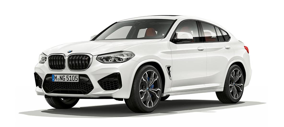 BMW X4 M, Trefjärdedels vy från sidan. BMW X4 M i Alpinvitt, Exteriör, Trefjärdedels vy från sidan.