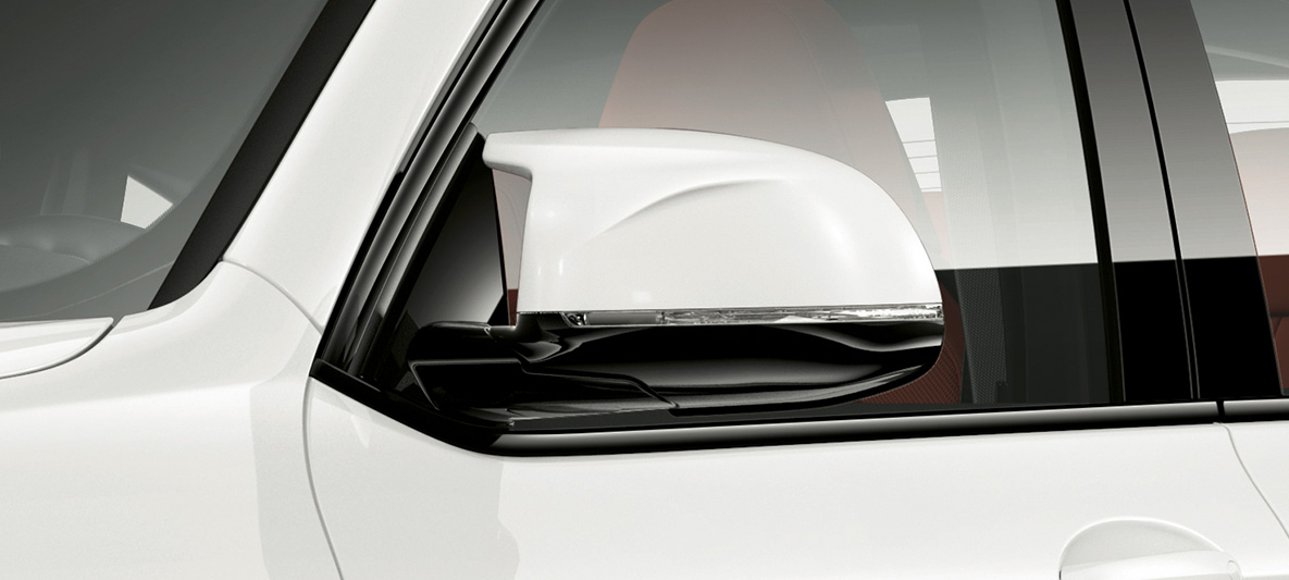 BMW X4 M, backspegelskåpor i bilens färg. BMW X4 M i Alpinvitt, Exteriör, backspegelskåpor i bilens färg.