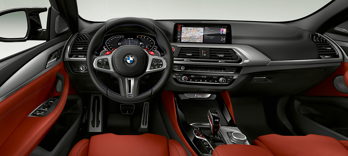 BMW X4 M, M lädersportratt. BMW X4 M, Interiör, Cockpit, M lädersportratt med M-specifika kontrastsömmar.