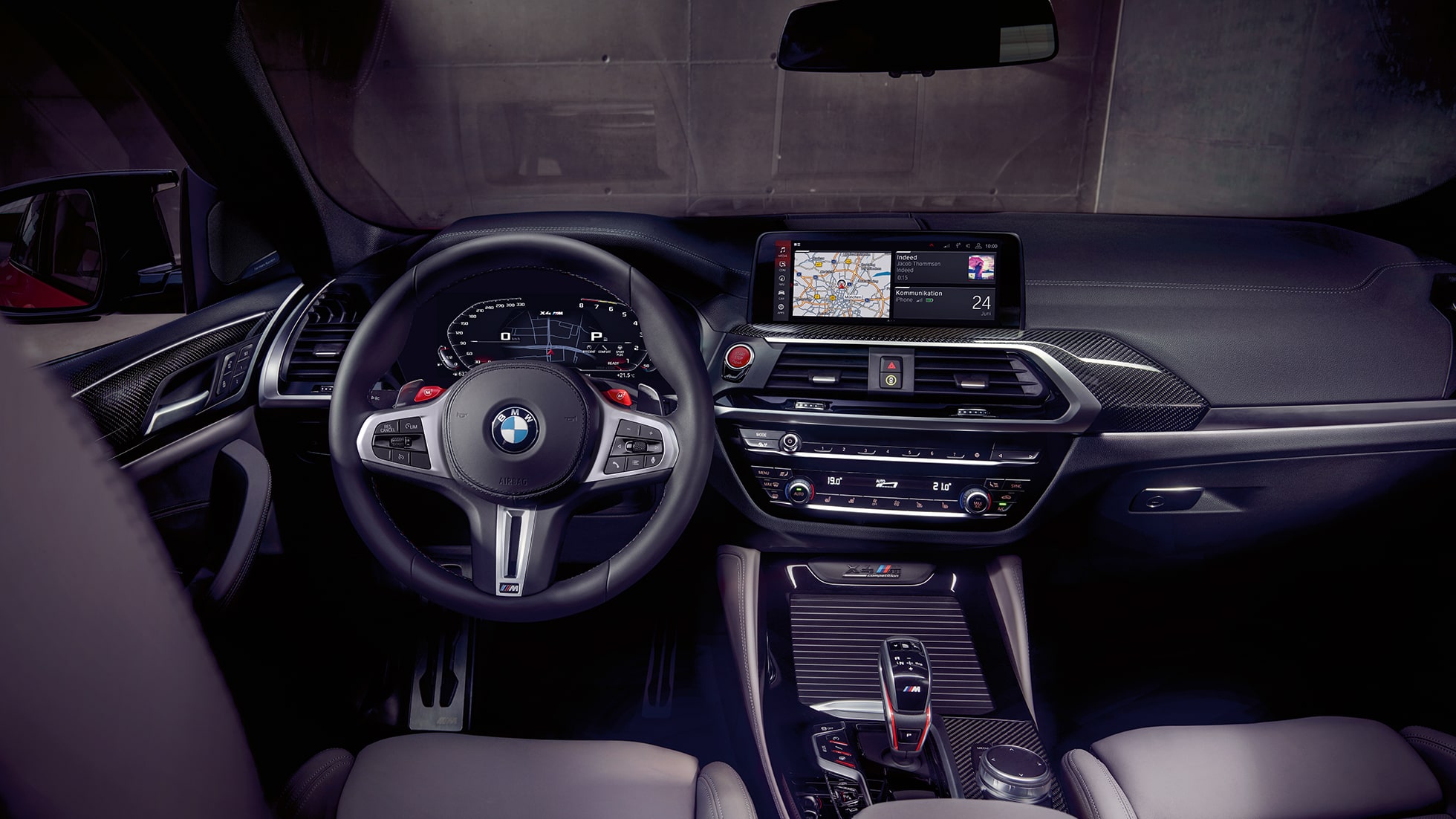 BMW M4 Competition, exklusiv cockpit. BMW X4 M Competition, Interiör, exklusiv cockpit med M sportstolar och M lädersportratt.