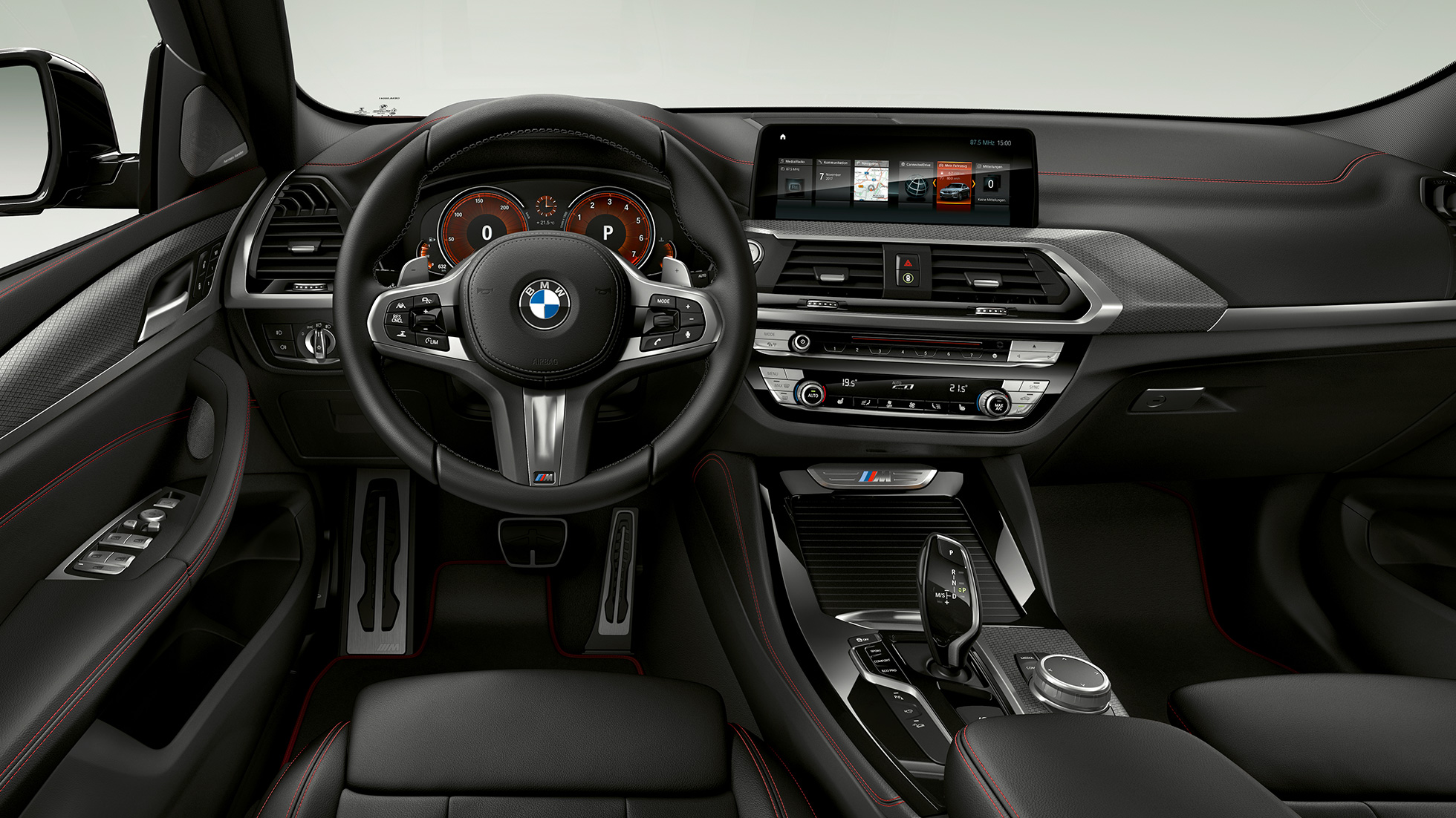 BMW X4 M40i och BMW X4 M40d, Cockpit. BMW X4 M40i och BMW X4 M40d, Interiör, Cockpit med M lädersportratt och M sportstolar.