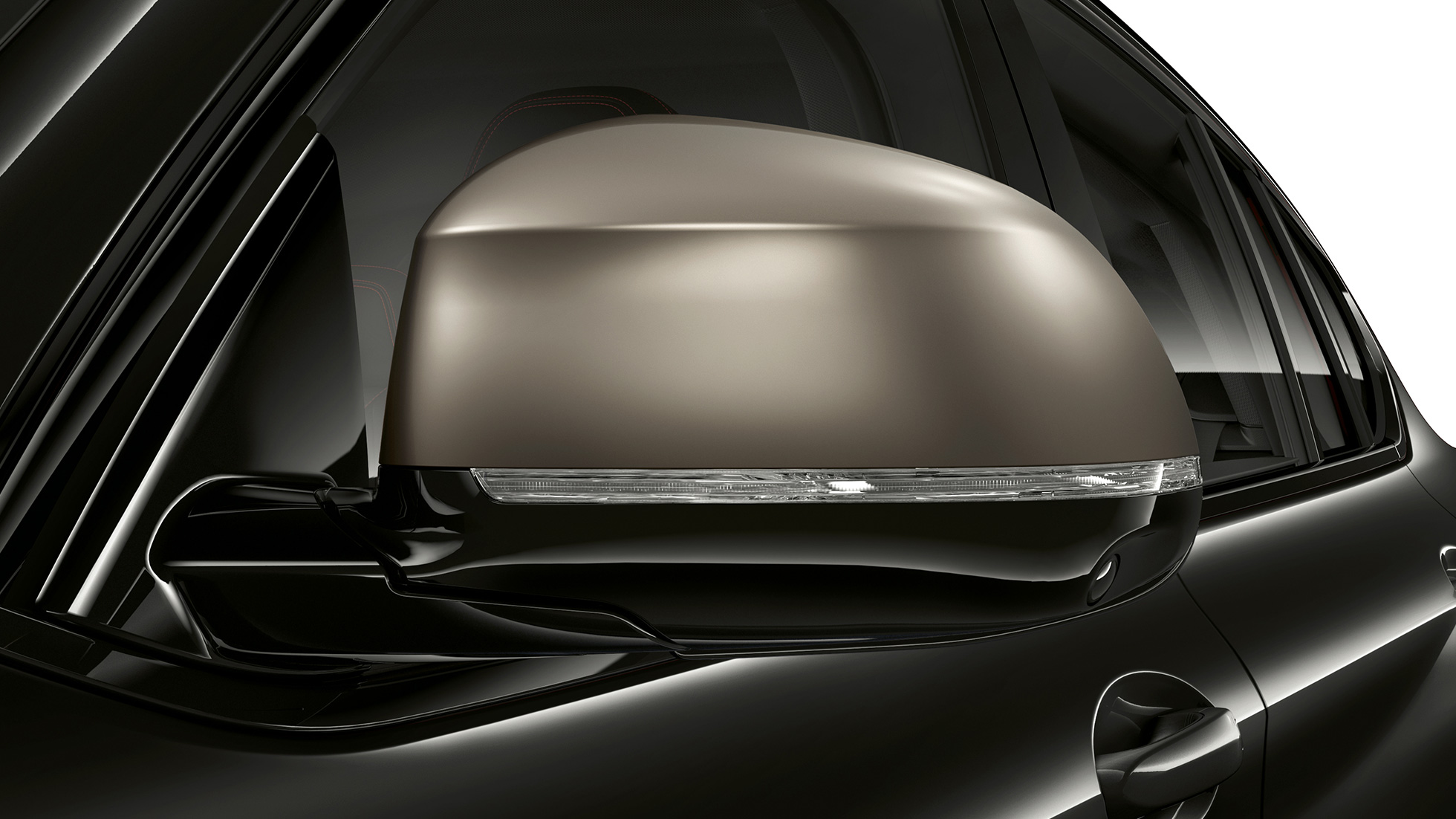 BMW X4 M40i och BMW X4 M40d, backspegelskåpor. BMW X4 M40i och BMW X4 M40d i Safirsvart metallic, Exteriör, galvaniserade backspegelskåpor i Ceriumgrå.