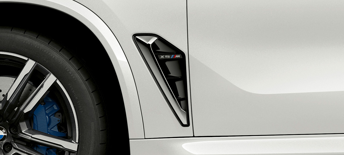 M-gälar BMW X5 M M-gälar BMW X5 M Mineralvit F95 närbild