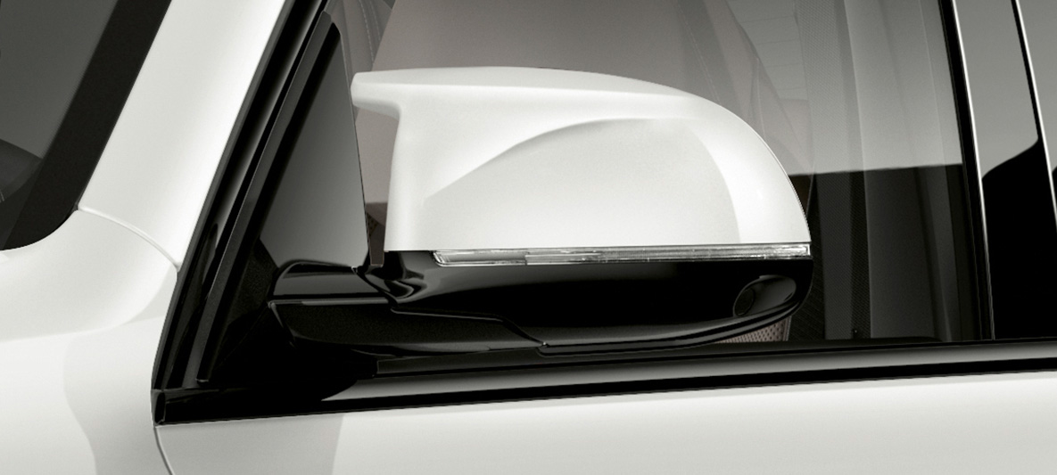 Backspegelskåpor BMW X5 M Backspegelskåpor BMW X5 M Mineralvit F95 närbild