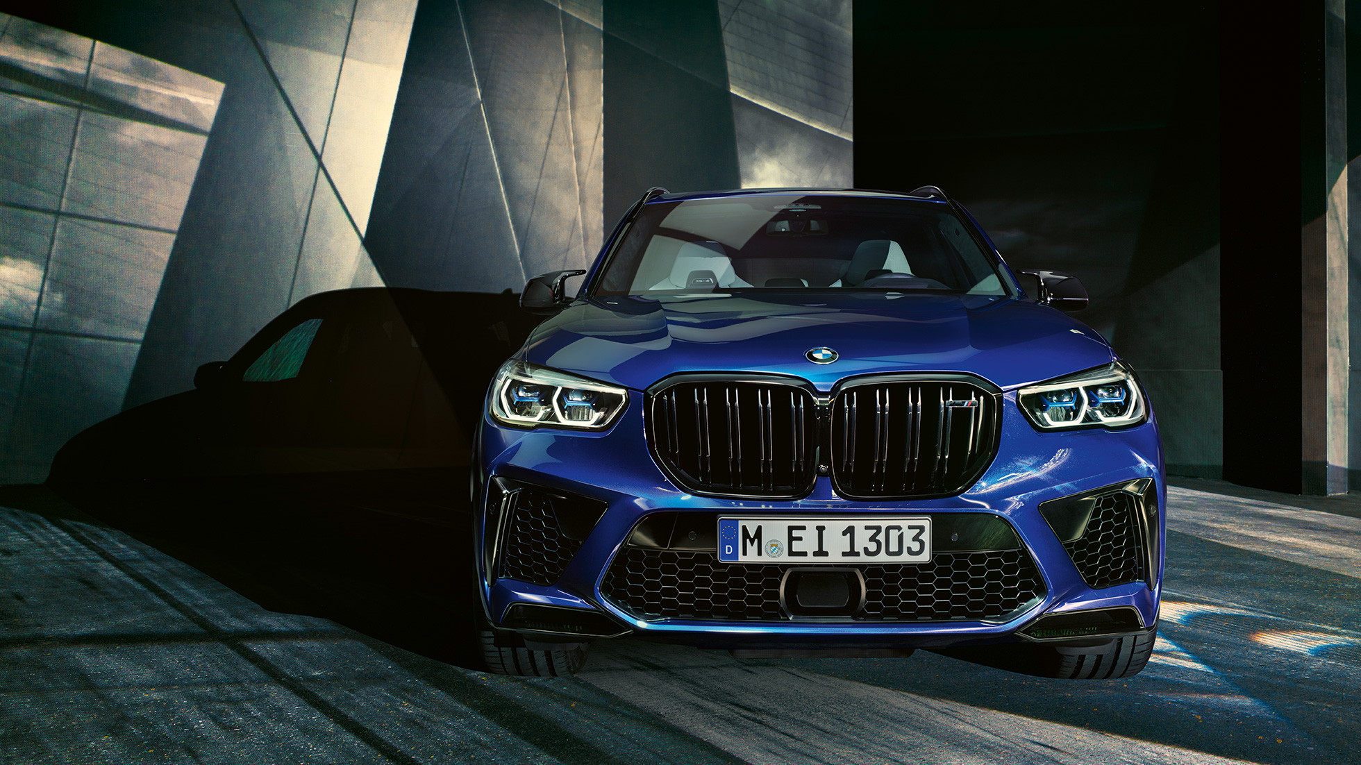 Exteriördesign BMW X5 M Competition Exterior design BMW X5 M Competition F95 2020 Marina Bay Blue metallic front view