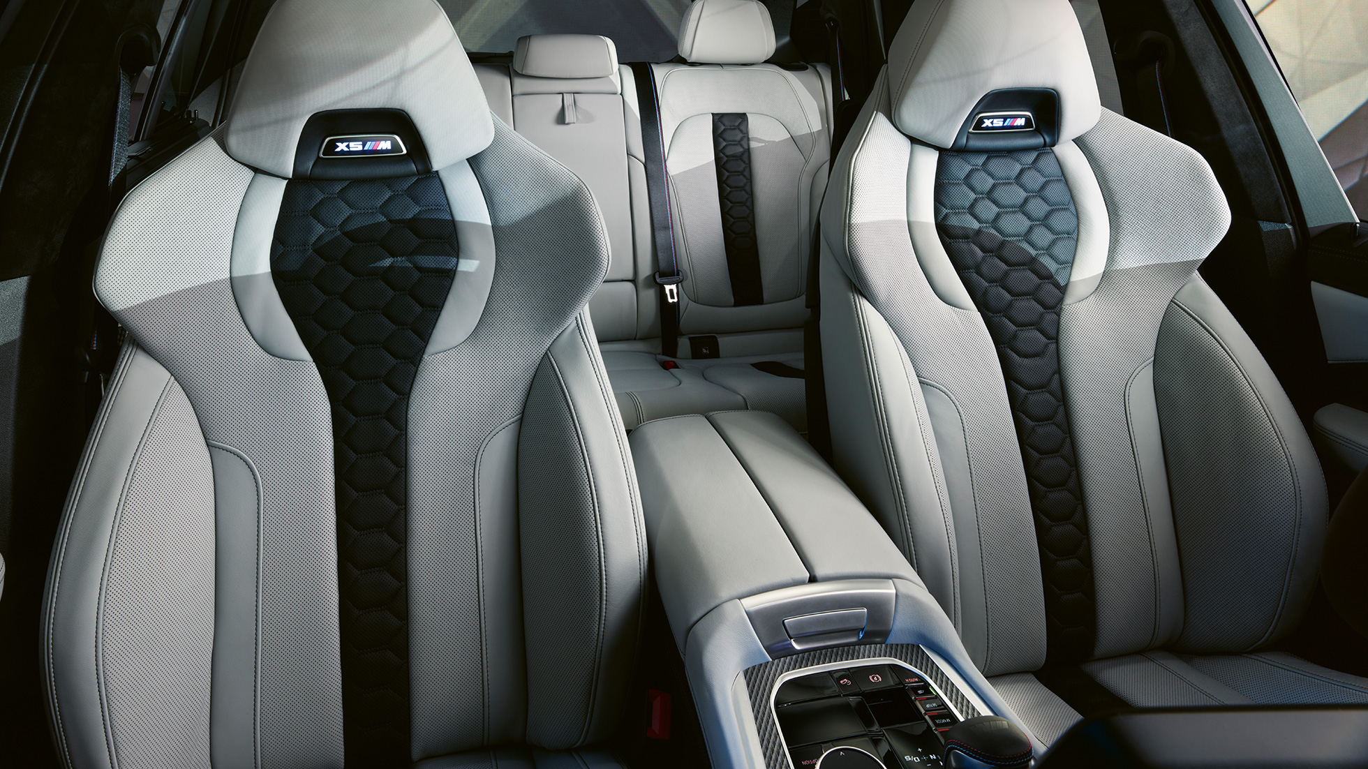 M multifunktionsstolar BMW X5 M Competition M multifunktionsstolar med belyst X5 M-logotyp BMW X5 M Competition F95 interiör
