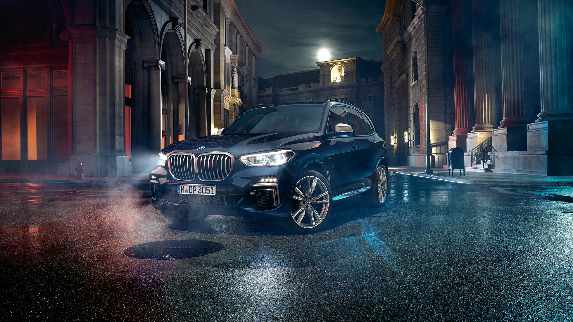 Strålkastare BMW X5 M50i och M50d Strålkastare med X Laserlight BMW X5 M50i och M50d G05 i Karbonsvart metallic, trefjärdedelsvy framifrån