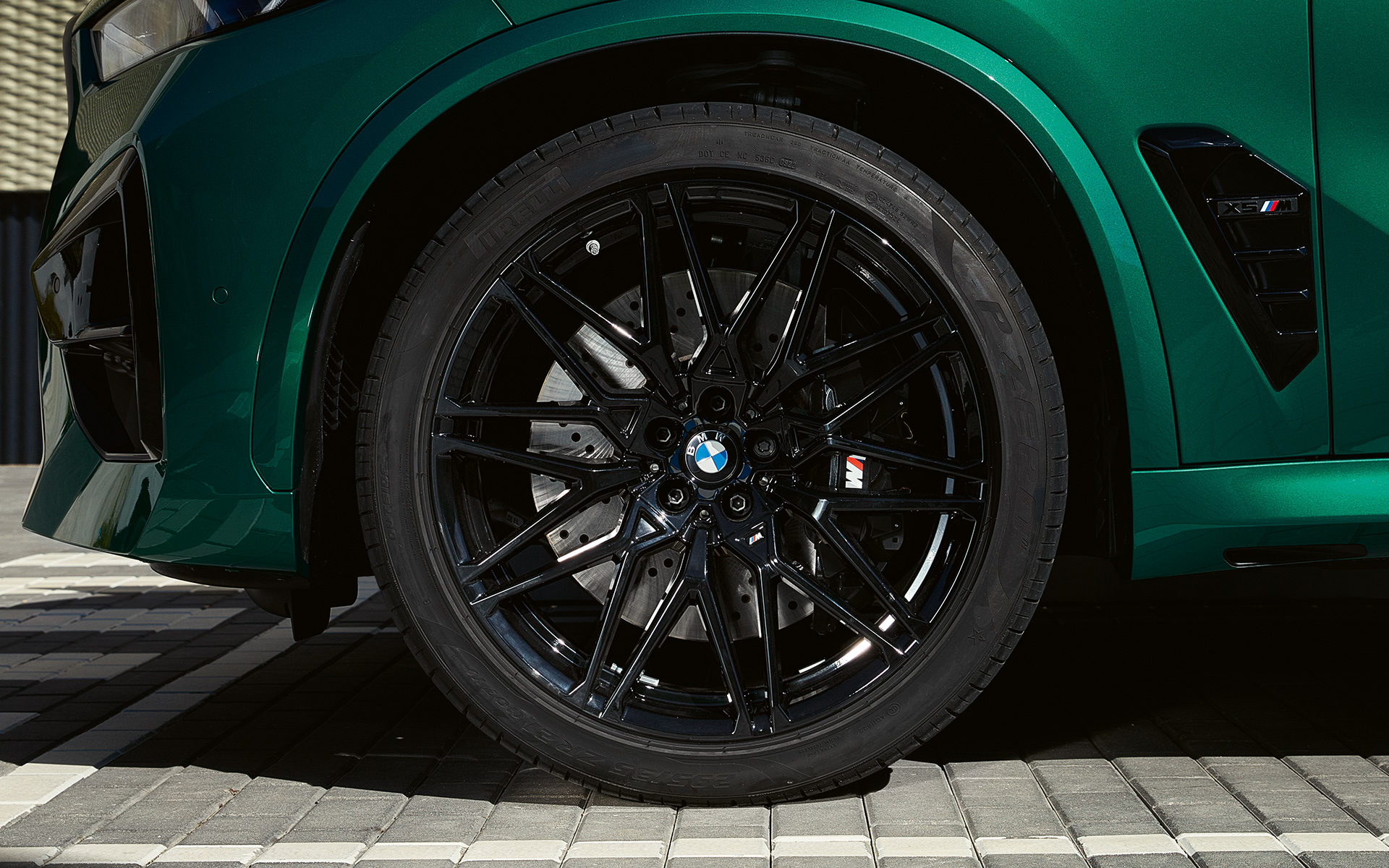 BMW X5 M Competition F95 2023 21"/22" M lättmetallfälgar stjärneker 818 M i svart