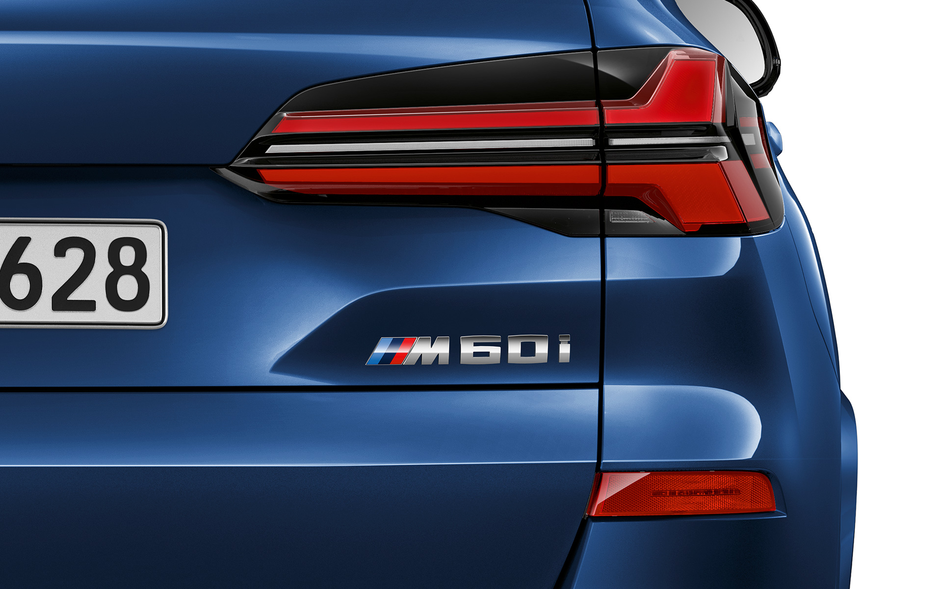 BMW X5 M60i xDrive G05 MP bakljus i närbild