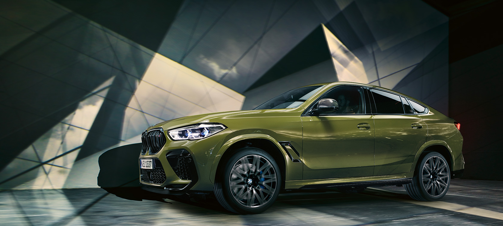 Nya BMW X6 M Nya BMW X6 M BMW Individual speciallack Urban Green F96 2020