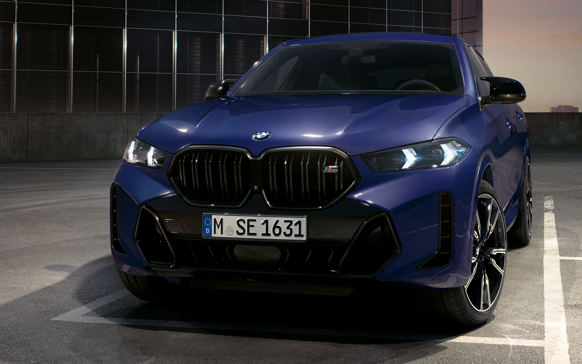 BMW X6 M60i xDrive G06 MP strålkastare BMW X6 M60i xDrive G06 MP strålkastare närbild