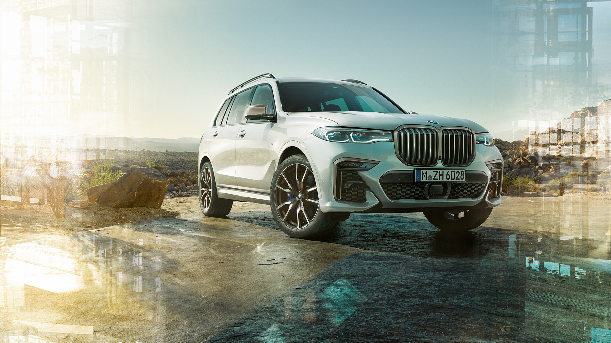 BMW X7 M , trefjärdedelsvy framifrån BMW X7 M i Mineralvit, stillastående, trefjärdedelsvy framifrån, G07, 2019
