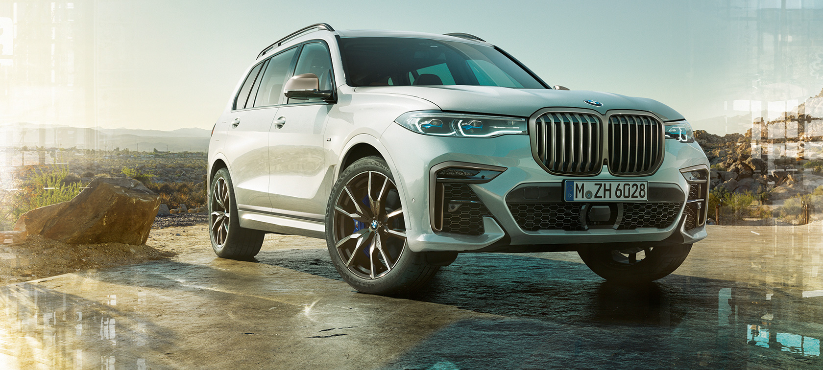 BMW X7 M Automobil G07 2019, sedd snett framifrån BMW X7 M Automobil G07 2019 mineralvit, stillastående sedd snett framifrån