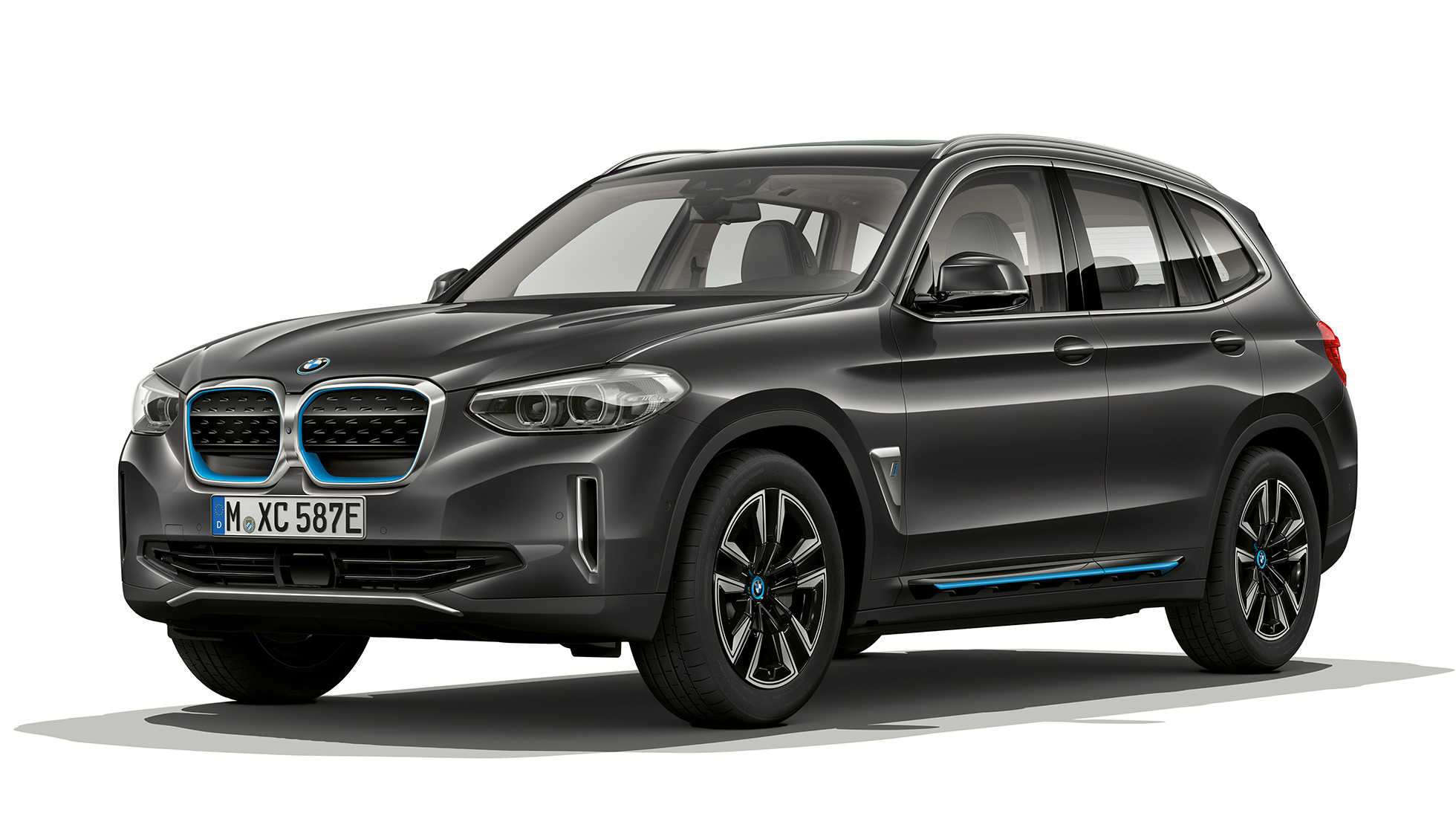 BMW iX3 G08 2020 Utförande ”Inspiring” sedd snett framifrån BMW iX3 G08 2020 Utförande ”Inspiring” Sofistogrå Briljanteffekt sedd snett framifrån