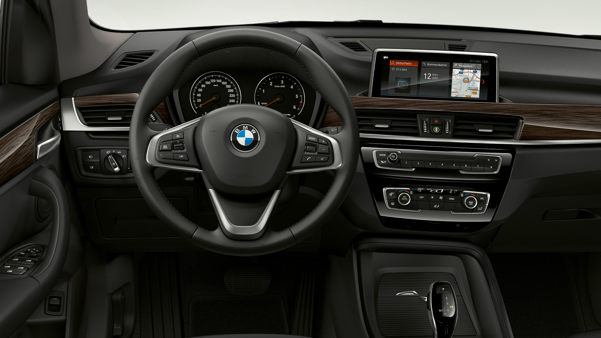BMW X1, Modell Advantage, interiör BMW X1, Modell Advantage, interiör med utsikt över förarplatsen