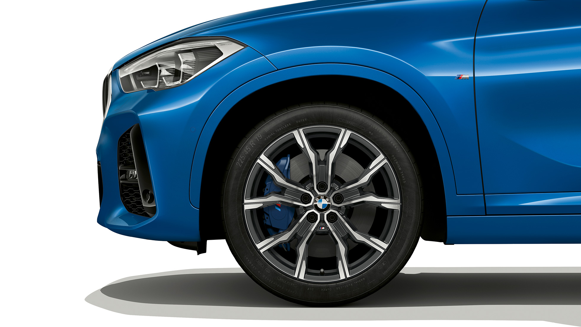 BMW X1, Modell M Sport, lättmetallfälg BMW X1, Modell M Sport, sedd från sidan med närbild av lättmetallfälg