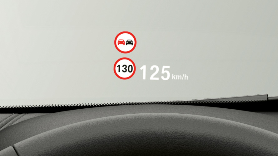 BMW Head-Up Display. BMW X1, interiör med utsikt över BMW Head-Up Displayen.
