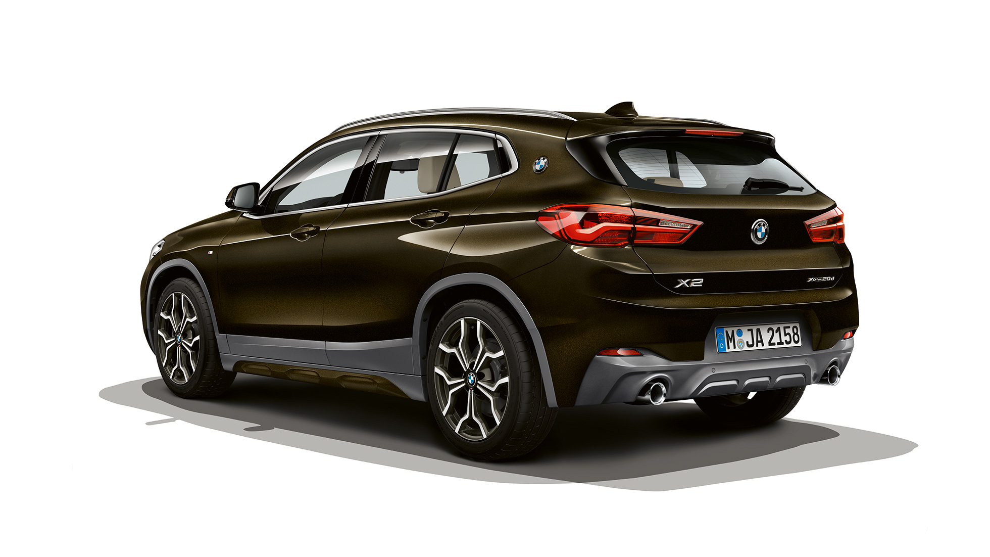 BMW sDrive20i Model M Sport X sedd snett framifrån BMW X2 sDrive20i Model M Sport x 2018 F39 Sparkling Storm briljanteffekt sedd snett framifrån