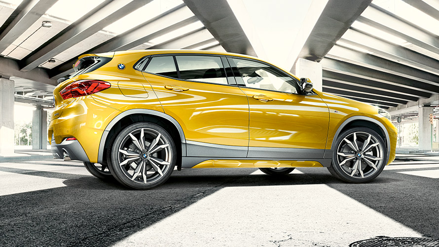 BMW X2 F39 Brooklyngrå sedd framifrån BMW X2 F39 Brooklyngrå sedd framifrån
