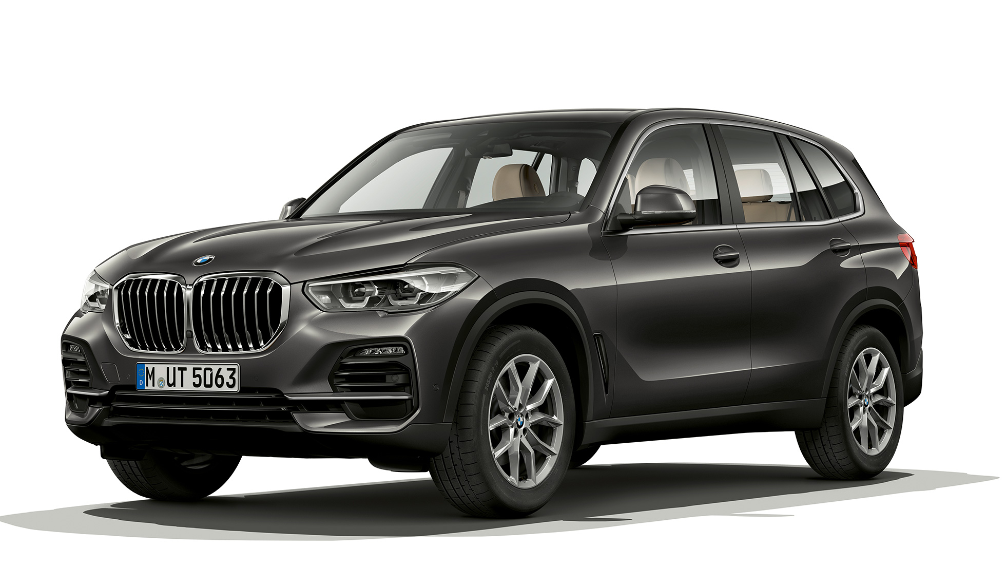 Basutförande BMW X5 xDrive30d trefjärdedelsvy framifrån Basutförande BMW X5 xDrive30d G05 2018 Sophistogrå briljanteffekt metallic trefjärdedelsvy framifrån