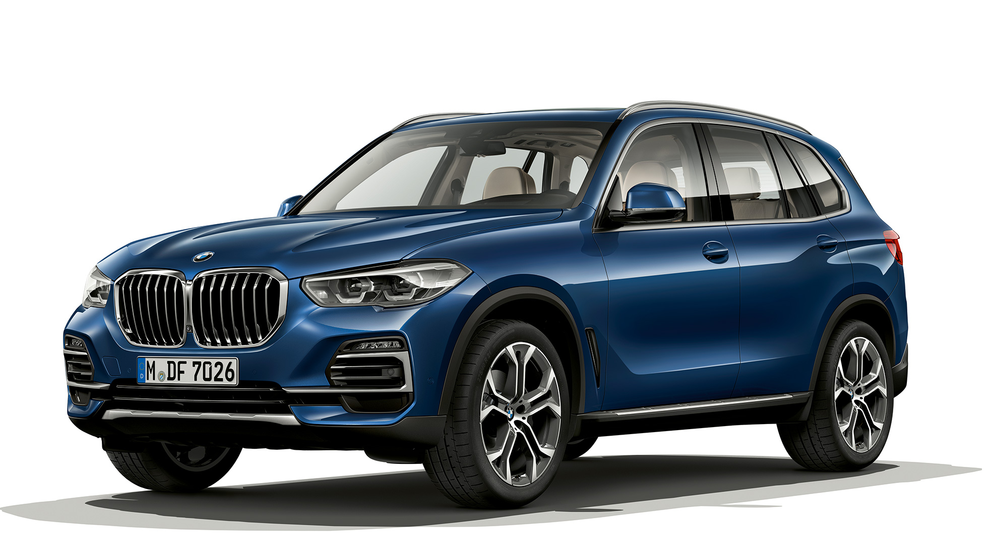 Modell xLine BMW X5 xDrive40i trefjärdedelsvy framifrån Modell xLine BMW X5 xDrive40i G05 2018 Phytonicblå metallic trefjärdedelsvy framifrån