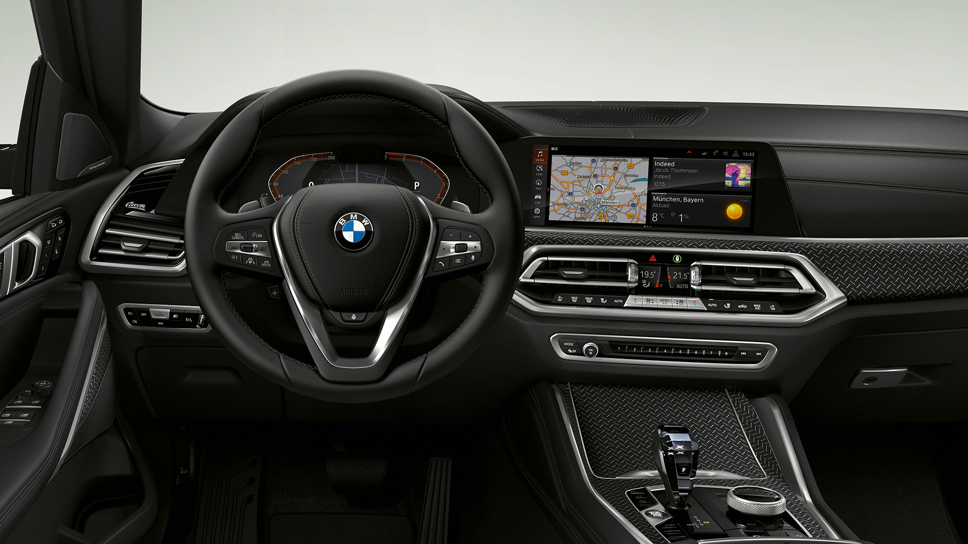 BMW X6 med BMW xLine, förarplats. BMW X6-interiör med BMW xLine med fokus på förarplatsen