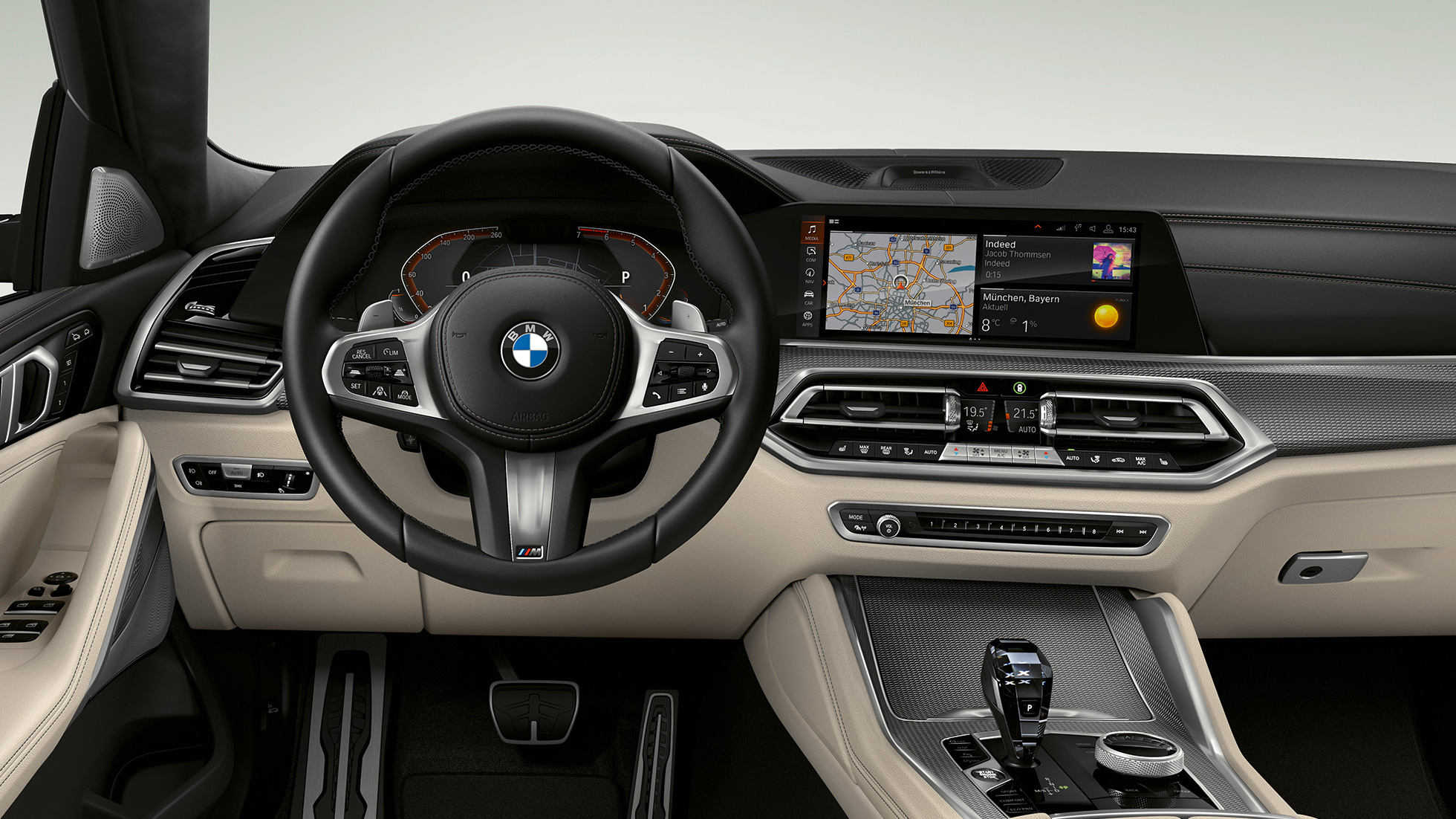 BMW X6 med M-sportpaket, förarplats. BMW X6 Interiör med M-sportpaket med fokus på förarplatsen