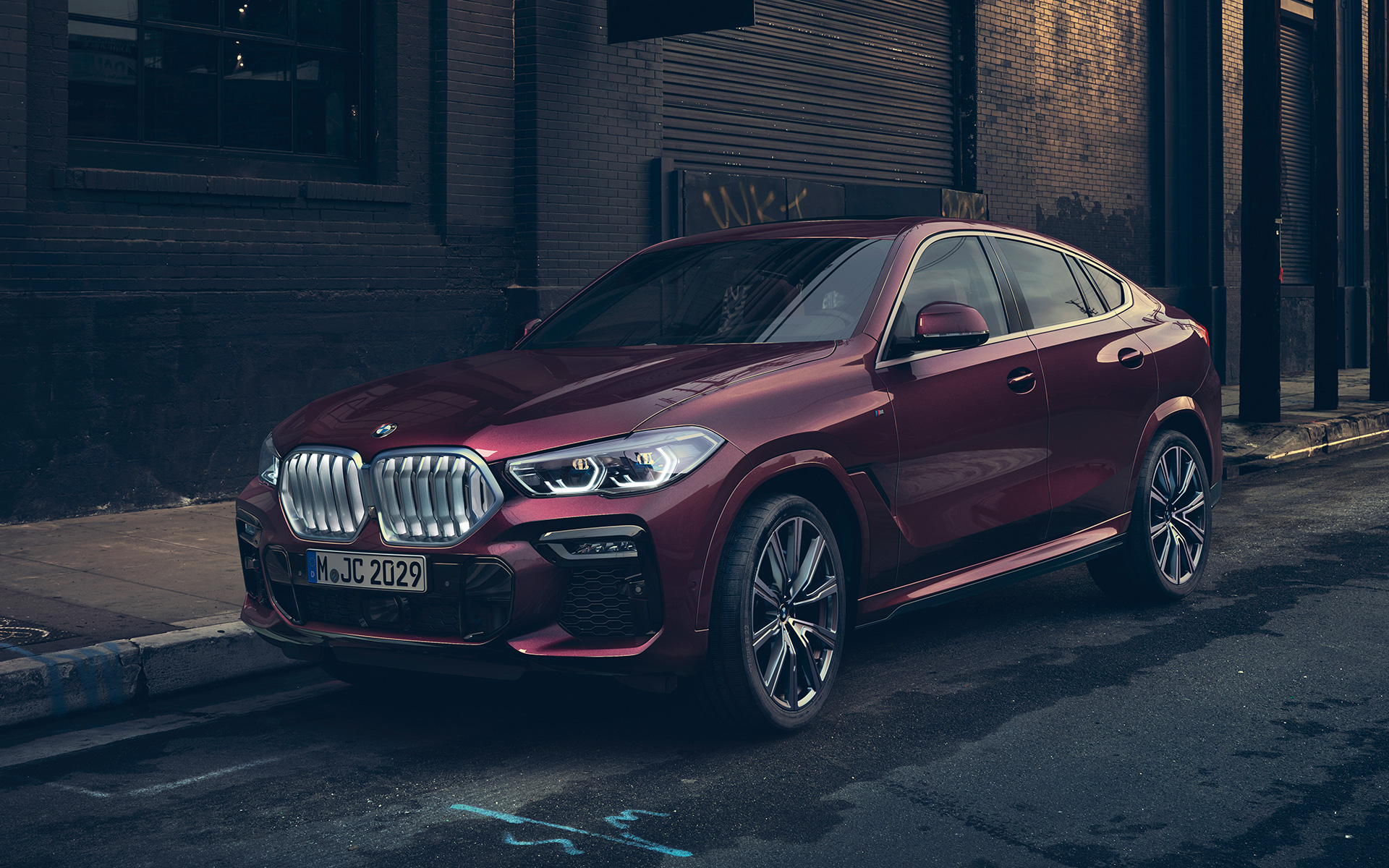 BMW X6 Individual G06 2019 sedd snett framifrån BMW Individual G06 2019 Ametrine metallic sedd snett framifrån