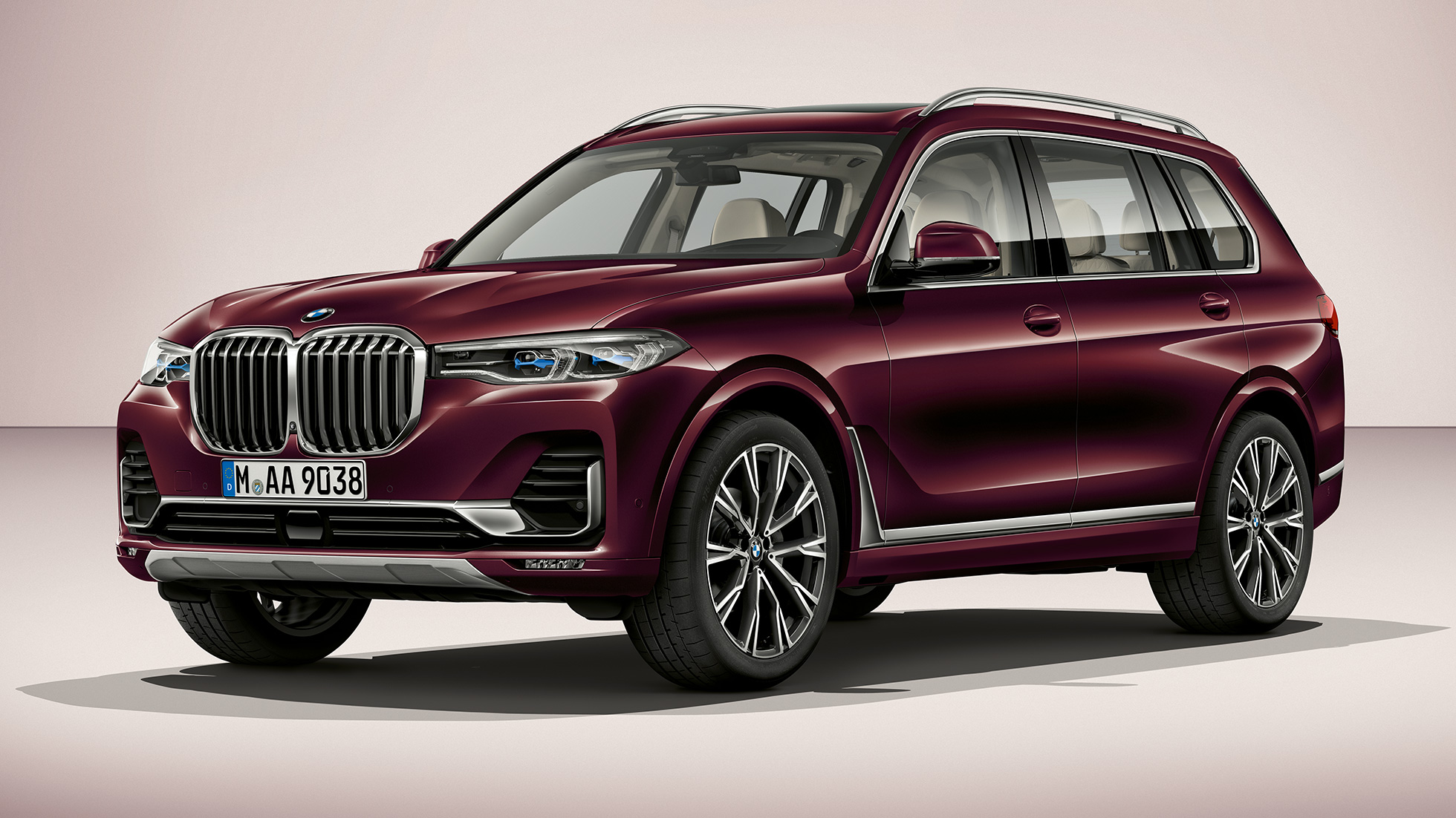 BMW X7 BMW Individual X7 xDrive40i BMW X7 sedd från sidan som modell BMW Individual X7 xDrive40i