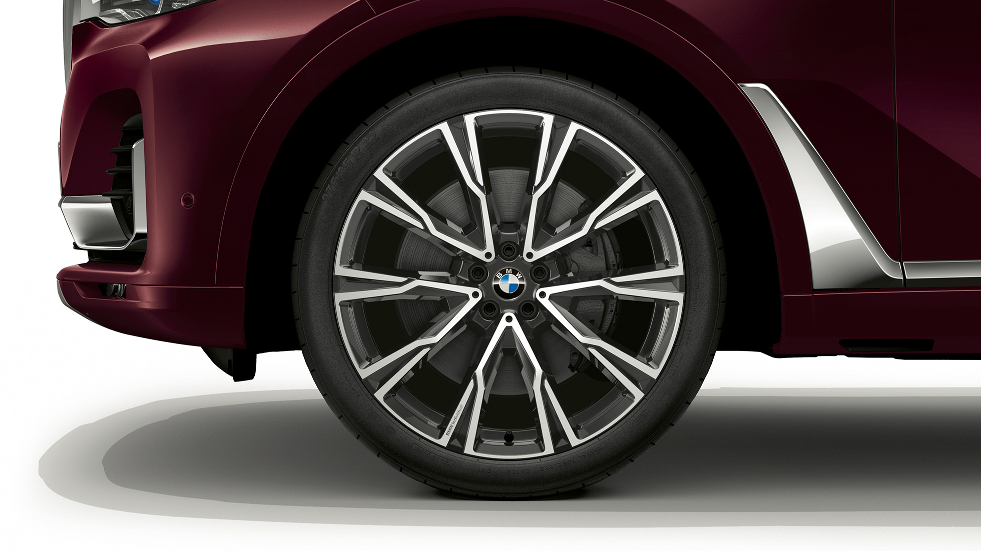 BMW X7, BMW Individual xDrive40i lättmetallfälg Närbild på lättmetallfälg BMW X7 med utrustning BMW Individual xDrive40i