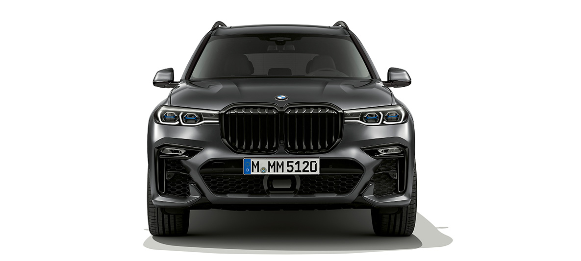BMW Dark Shadow Edition sedd framifrån BMW X7 G07 Dark Shadow Edition sedd framifrån