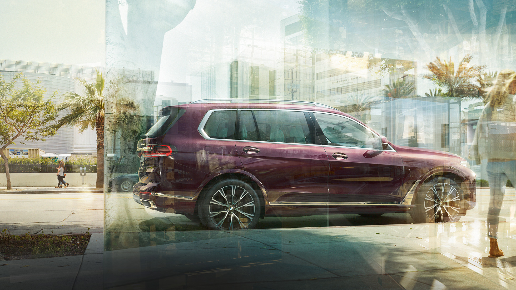 BMW Individual X7 xDrive40i, från sidan Stillastående BMW X7 i BMW Individual Ametrine metallic, från sidan